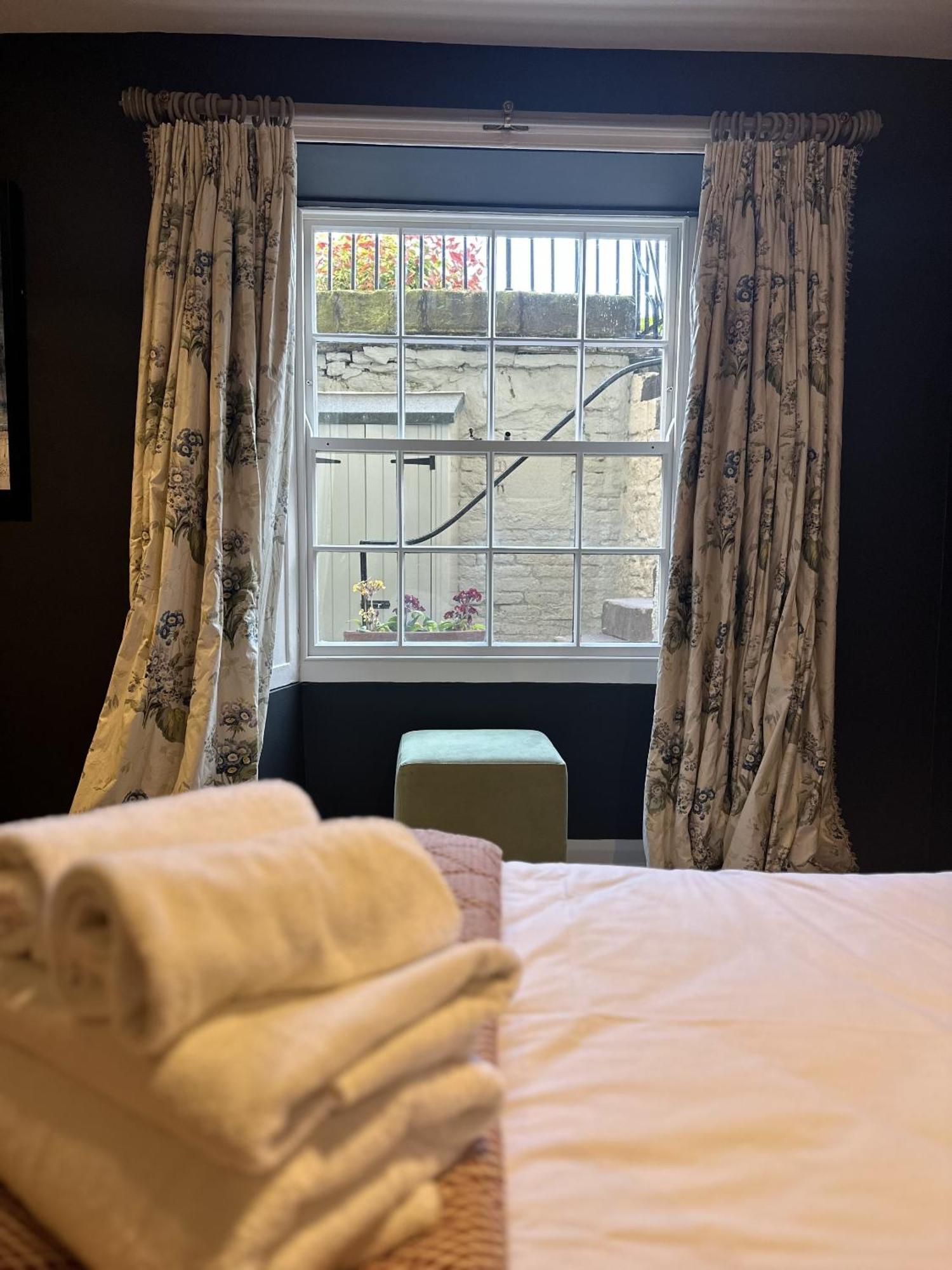 Unique Clifton Apartment On Historic Crescent Bristol Buitenkant foto